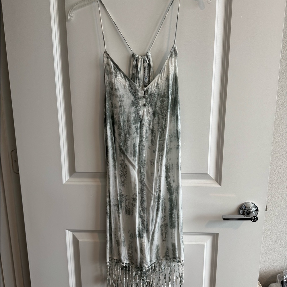 Andree White and Gray Patterned Dress